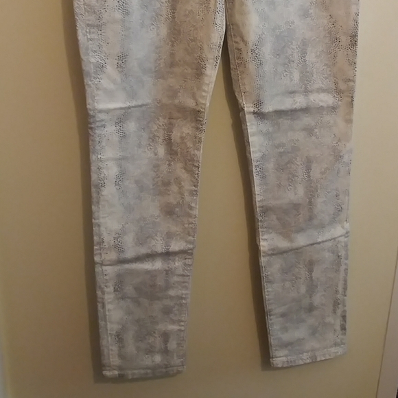 NWT Calvin Klein White and Gray Print Jeans - Picture 4 of 9